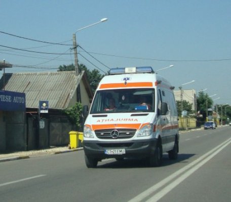 Fetiţă de 3 ani, rănită într-un accident rutier